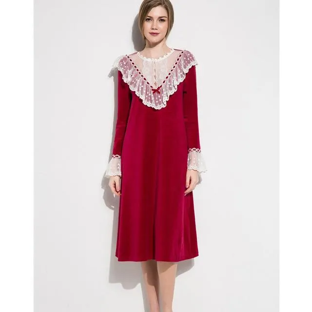 Blue Velvet Nightgown Elegant Warm Winter Velours Sleepwear Women Home Wear Sleep Shirts Vintage Lace Ruffle Night Dress T381